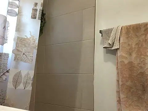 Snapshot of littyleesh1 chatting on September 18, 12:40 pm littyleesh1 online show from September 18, 12:40 pm