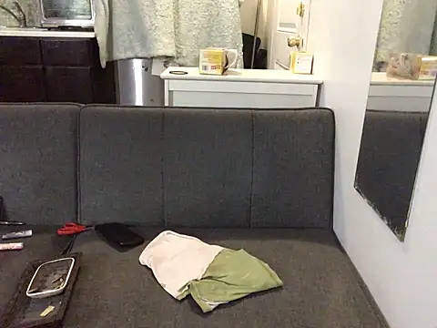 Snapshot of littyleesh1 chatting on October 19, 5:30 am littyleesh1 online show from October 19, 5:30 am