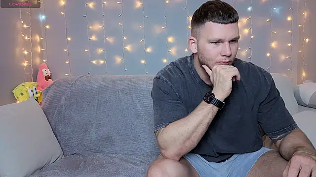 SheldonAndKaren online show from December 14, 6:56 pm