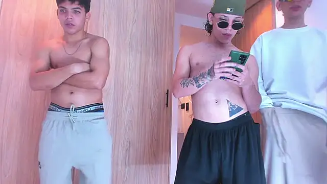 Latin White Boys online show from September 28, 4:07 am