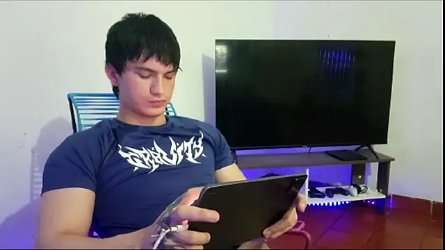 ErickWalton online show from October 21, 5:19 am