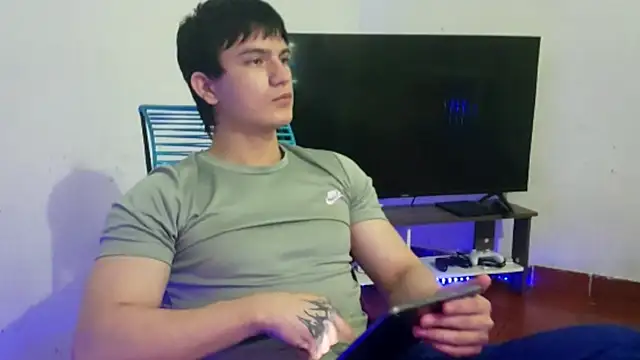 ErickWalton online show from October 22, 5:08 am