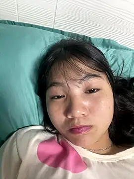 Emlyly-18 online show from October 7, 12:24 pm