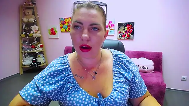 Livia Dazzling online show from September 12, 6:57 am