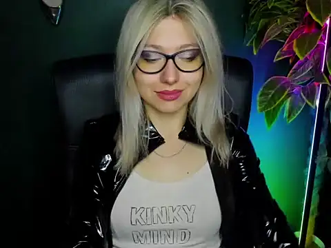 loveHeidi online show from October 1, 4:29 am