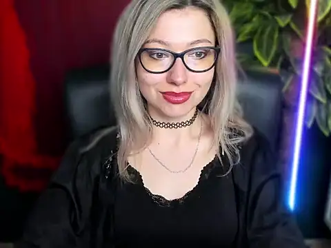 Snapshot of loveHeidi chatting on April 15, 4:52 am loveHeidi online show from April 15, 4:52 am