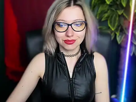 Snapshot of loveHeidi chatting on April 16, 4:35 am loveHeidi online show from April 16, 4:35 am