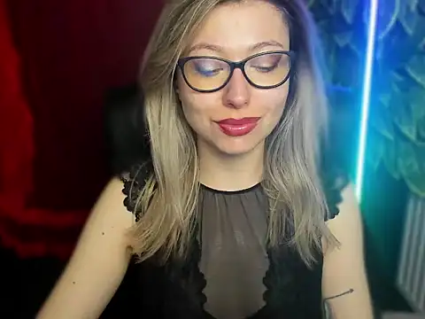 Snapshot of loveHeidi chatting on April 22, 4:26 am loveHeidi online show from April 22, 4:26 am