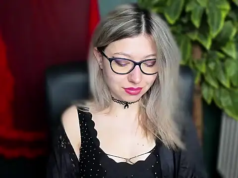 Snapshot of loveHeidi chatting on April 29, 4:27 am loveHeidi online show from April 29, 4:27 am