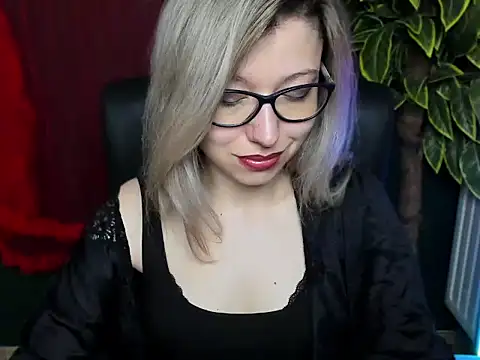 Snapshot of loveHeidi chatting on April 30, 4:30 am loveHeidi online show from April 30, 4:30 am