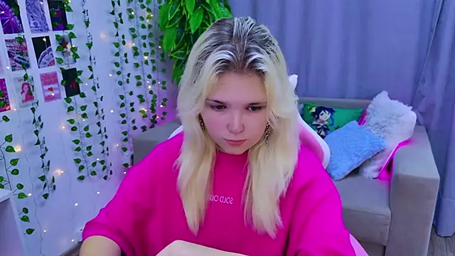 EmillyRogers online show from September 20, 5:41 am