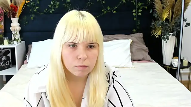 EmillyRogers online show from November 13, 5:06 am