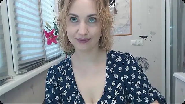 Snapshot of KatrinAlluring chatting on September 24, 3:54 am KatrinAlluring online show from September 24, 3:54 am