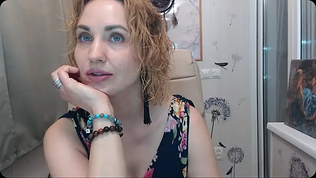 Snapshot of KatrinAlluring chatting on October 6, 4:32 am KatrinAlluring online show from October 6, 4:32 am