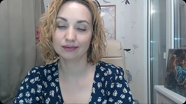 Snapshot of KatrinAlluring chatting on October 31, 4:24 am KatrinAlluring online show from October 31, 4:24 am