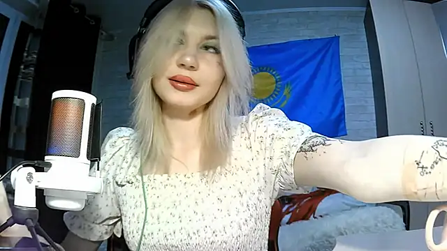 LorrineBurgert online show from September 16, 3:02 pm