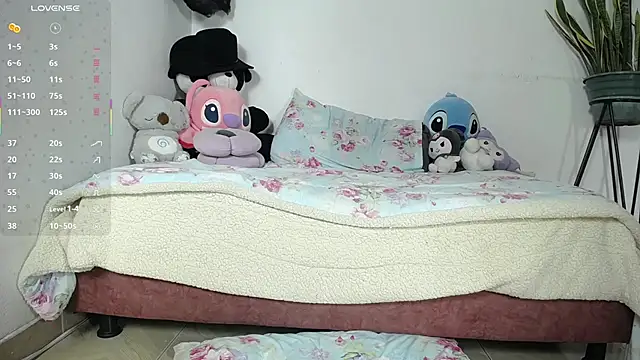 Snapshot of naughtypixie chatting on October 30, 3:52 am naughtypixie online show from October 30, 3:52 am