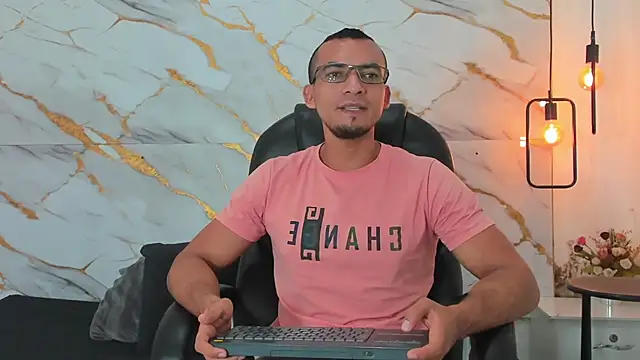 johan miller0 online show from September 20, 11:50 pm