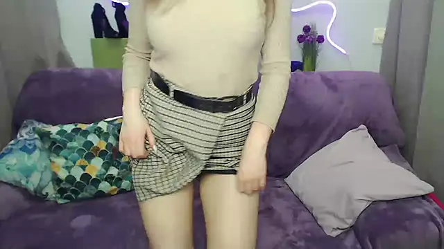 Snapshot of GloriyaDre chatting on December 5, 5:53 pm GloriyaDre online show from December 5, 5:53 pm