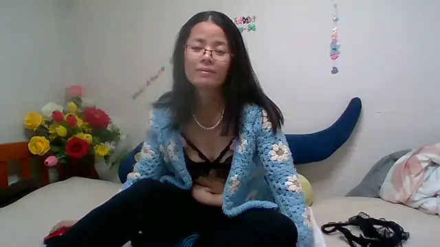 Snapshot of sweethanajapanese chatting on December 16, 12:32 pm sweethanajapanese online show from December 16, 12:32 pm