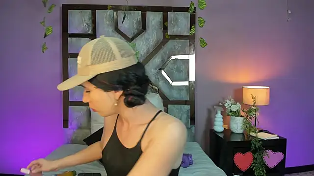 Electra Gosselin online show from June 6, 1:11 am
