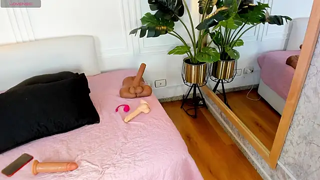 Dafne Hillss online show from April 29, 11:58 am