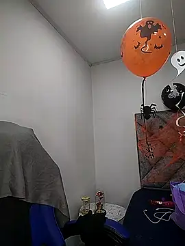 Shantey Laurent online show from October 29, 1:46 pm