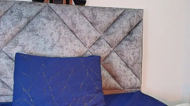 Shantey Laurent online show from November 12, 2:39 pm