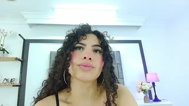 Skyler Fox  online show from November 9, 7:56 pm