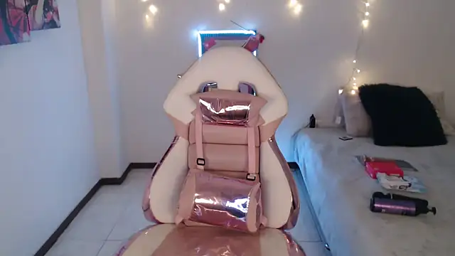 Snapshot of Maddy_Vicius19 chatting on February 19, 2:51 am Maddy Vicius19 online show from February 19, 2:51 am