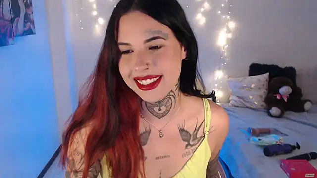 Snapshot of Maddy_Vicius19 chatting on March 18, 3:42 am Maddy Vicius19 online show from March 18, 3:42 am