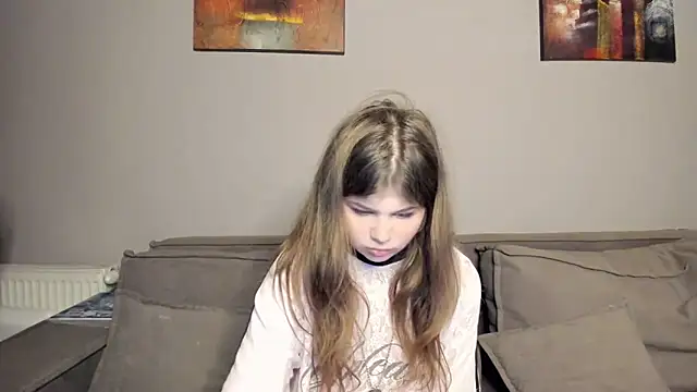 Lilly Jess online show from November 14, 7:45 pm