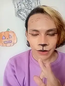 Snapshot of kittymutant99 chatting on October 31, 6:20 pm kittymutant99 online show from October 31, 6:20 pm