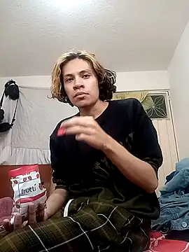 Snapshot of kittymutant99 chatting on November 4, 6:18 pm kittymutant99 online show from November 4, 6:18 pm