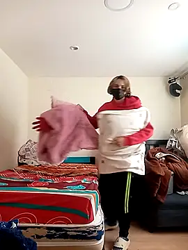 Snapshot of kittymutant99 chatting on December 1, 5:29 pm kittymutant99 online show from December 1, 5:29 pm