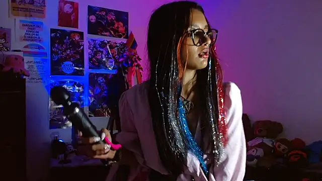 carolinerue online show from November 23, 1:49 am