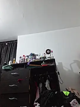 Snapshot of carolinerue chatting on February 22, 4:13 am carolinerue online show from February 22, 4:13 am