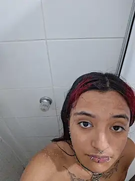 Snapshot of carolinerue chatting on March 23, 12:58 am carolinerue online show from March 23, 12:58 am