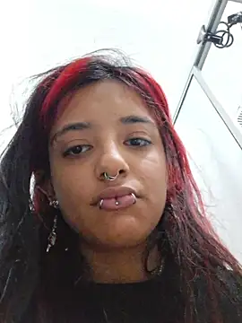 Snapshot of carolinerue chatting on March 29, 3:17 am carolinerue online show from March 29, 3:17 am