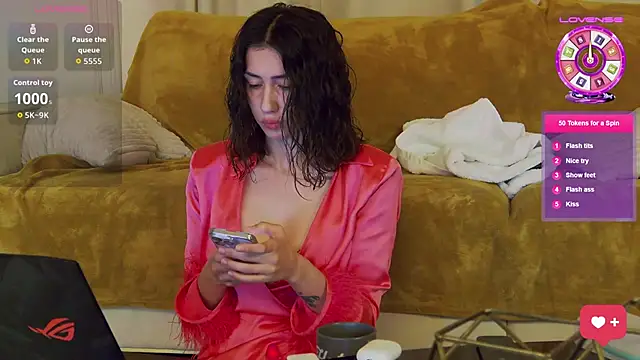 Snapshot of MissScarlettXO chatting on September 9, 7:35 pm MissScarlettXO online show from September 9, 7:35 pm