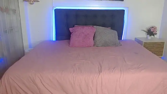  Luna Vixen online show from September 23, 6:00 pm