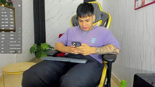 Snapshot of xKevyn chatting on September 24, 12:19 pm xKevyn online show from September 24, 12:19 pm