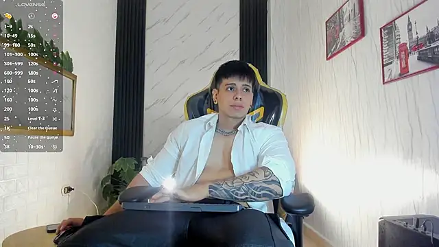 Snapshot of xKevyn chatting on October 26, 12:33 pm xKevyn online show from October 26, 12:33 pm