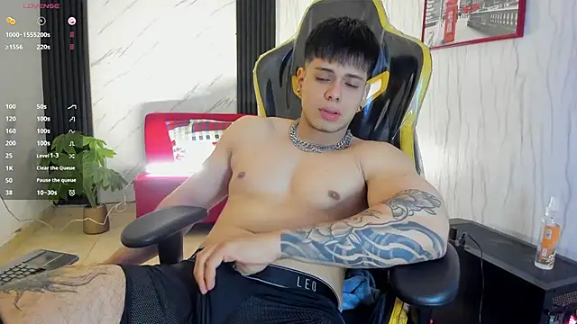 Snapshot of xKevyn chatting on November 9, 12:25 pm xKevyn online show from November 9, 12:25 pm