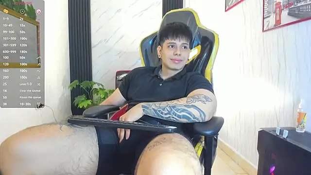 Snapshot of xKevyn chatting on November 19, 12:38 pm xKevyn online show from November 19, 12:38 pm