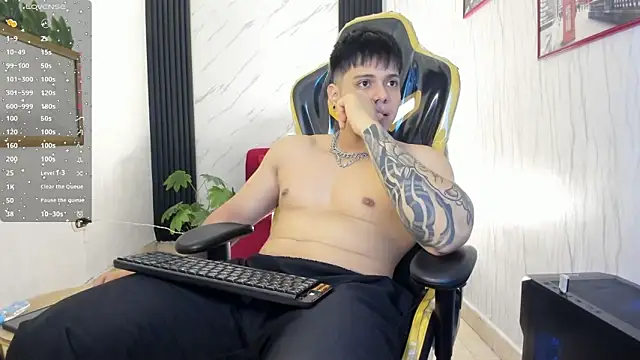 Snapshot of xKevyn chatting on November 30, 12:31 pm xKevyn online show from November 30, 12:31 pm