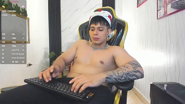 Snapshot of xKevyn chatting on December 5, 12:36 pm xKevyn online show from December 5, 12:36 pm