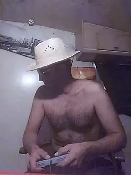 Snapshot of Vikingo1985 chatting on October 6, 8:17 pm Vikingo1985 online show from October 6, 8:17 pm