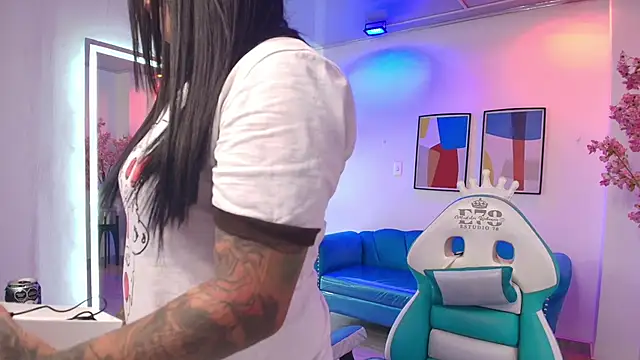 Black roseee online show from June 10, 3:39 am