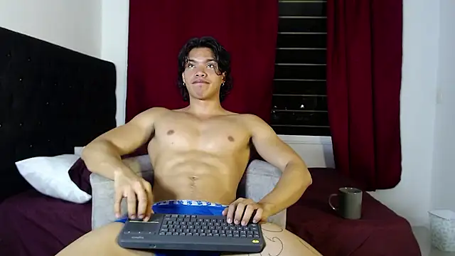 adriel escalante online show from January 7, 3:20 am